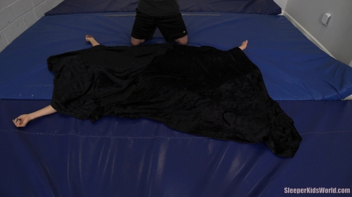 SSP-A-BEAUTIFUL-PLAYTHING-4K-Lora-Buff-Sk.mp4.0002