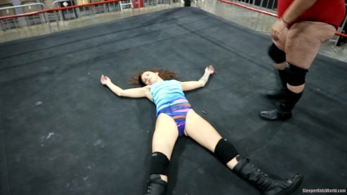 SKW-A-LIL-BIT-OF-PAIN-Little-Bit-vs-Crystal-Fire.mp4.0137