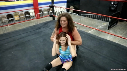 SKW-A-LIL-BIT-OF-PAIN-Little-Bit-vs-Crystal-Fire.mp4.0151