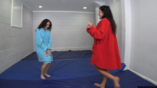 BIANCAS-NEW-TOY-BIANCA-vs-LEE-VON-LUX.mp4.0002