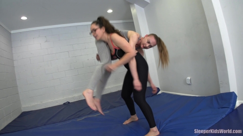 SKW-CARRYING-ANNE-Lia-vs-Anne-Marie.mp4.0054