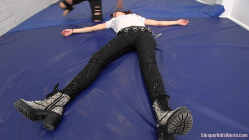 HEEL-vs-a-HEEL-STRIP-MATCH-FAITH-vs-KAT.mp4.0053