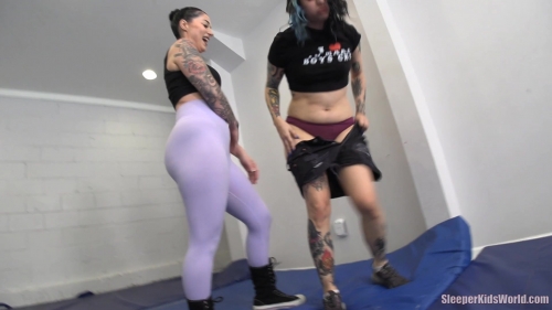 MARS-ATTACKS-Mars-Monroe-Vs-Mia-Hope.m4v.0025