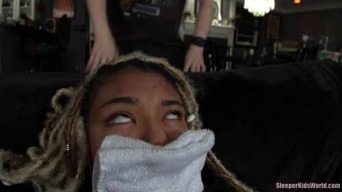 MEDUSA-SENSUALLY-SQUEEZED.mp4.0042