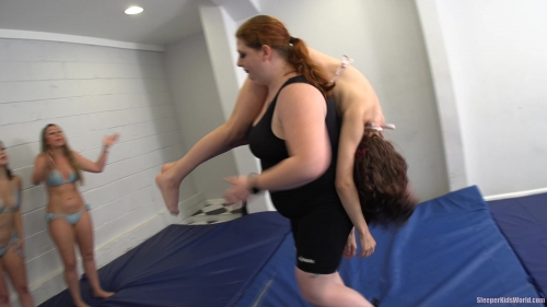 SKW-SHES-A-BRICKHOUSE-BETTIE-BRICKHOUSE-PARIS-DAKOTA-JOSIE.mp4.0040