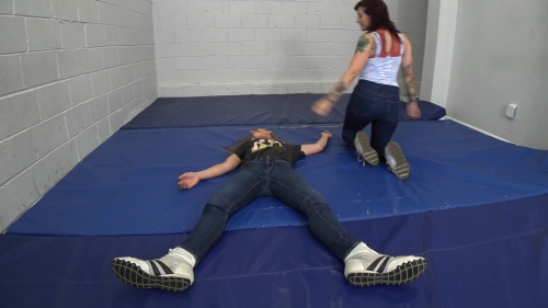 SLEEPERS-AND-STUNNERS-Mia-anne.mp4.0049