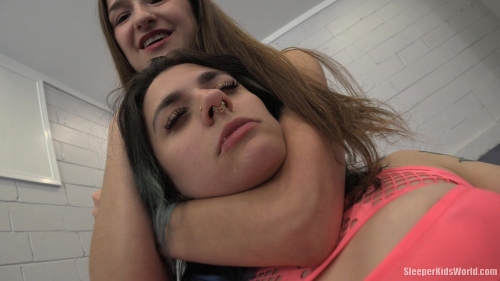 SSP-SLEEPY-LOVERS-MIA-HOPE-vs-VIOLET-VIPER.mp4.0052