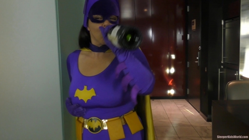 SKW-VIVA-BAT-VEGAS-Tracy-ashley-eve-caroline.mp4.0230